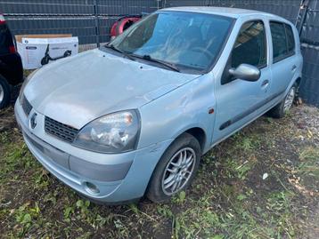 RENAULT CLIO 1.2i ESSENCE /BON MOTEUR/BOITE DE VITESSE HS!! beschikbaar voor biedingen