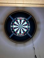 Dartsblok +ring en set pijlen peter whright in case, Sport en Fitness, Ophalen, Zo goed als nieuw, Pijlen