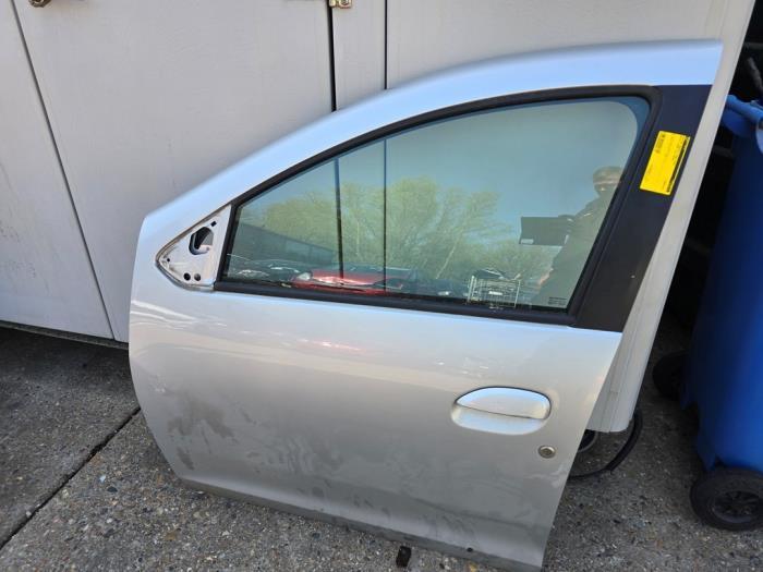 Portier 4Deurs links-voor van een Dacia Logan, Auto-onderdelen, Carrosserie, Deur, Dacia, Gebruikt, 3 maanden garantie