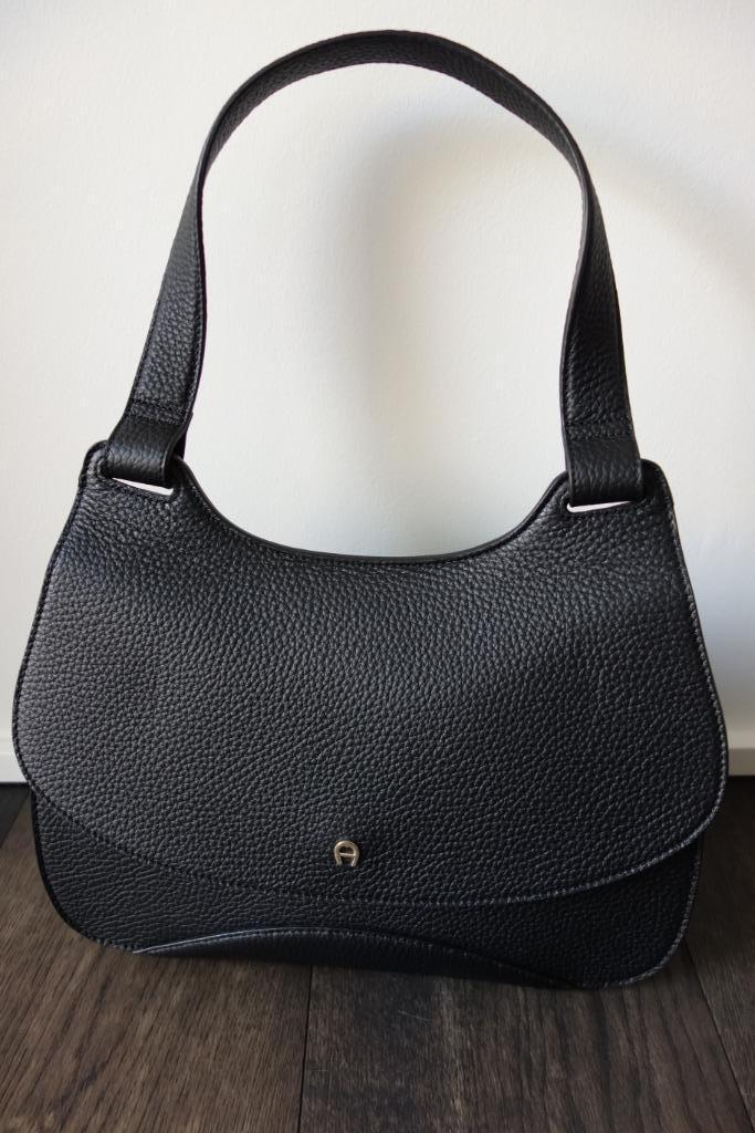 Sac à rabat cuir noir "AIGNER" Envoi compris, Handtassen en Accessoires, Tassen | Damestassen, Gebruikt, Zwart, Verzenden