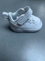Witte nike baby schoenen maat 17, Kinderen en Baby's, Ophalen of Verzenden, Zo goed als nieuw, Schoentjes