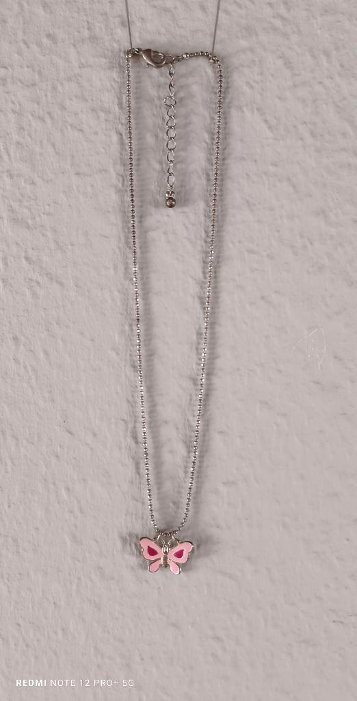 Collier pendentif papillon rose enfant fille 😵, Bijoux, Sacs & Beauté, Colliers, Neuf, Autres matériaux, Rose, Avec pendentif