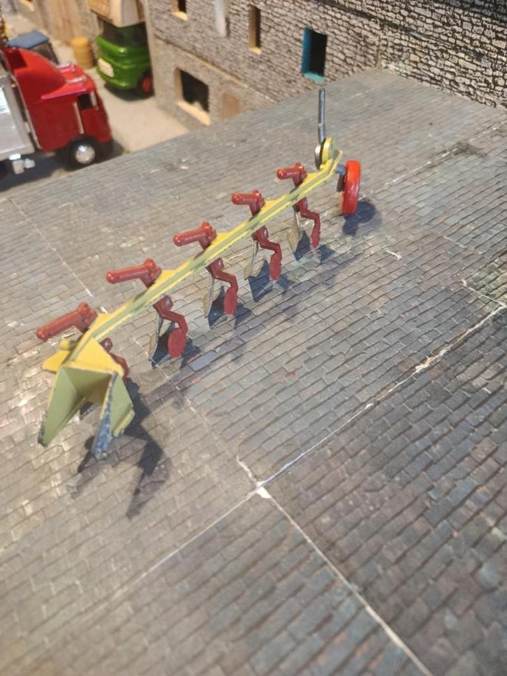 Siku ploeg met 5 messen, Hobby en Vrije tijd, Modelauto's | 1:32, Gebruikt, Tractor of Landbouw, SIKU, Ophalen of Verzenden