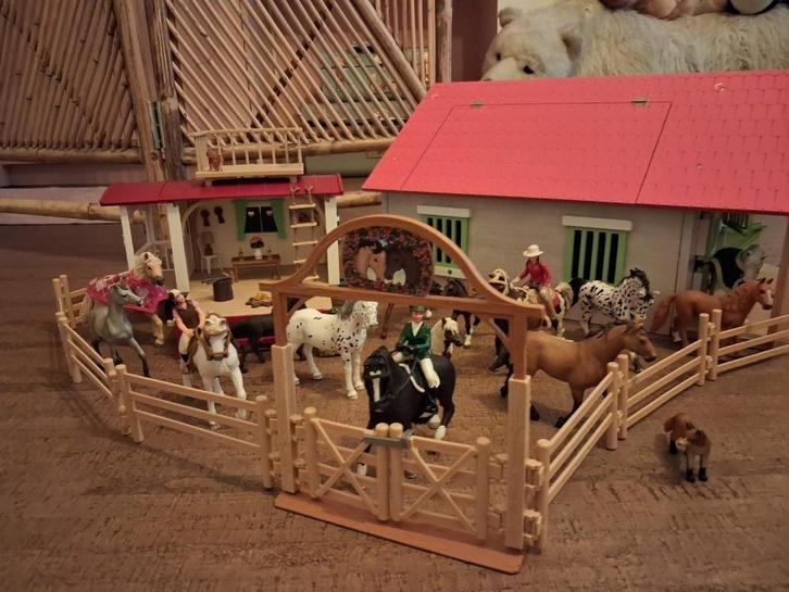 Sleich set- manege, woonwagen en veel paarden, Verzamelen, Speelgoed, Zo goed als nieuw, Ophalen