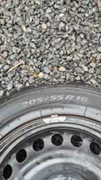 4 Pneus hiver Volvo V40 avec jante + enjoliveur Volvo, Autos : Pièces & Accessoires, Pneus & Jantes, Pneus hiver, 16 pouces, Véhicule de tourisme