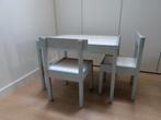 2 stoelen en een kindertafel, Ophalen, Zo goed als nieuw, Stoel(en)