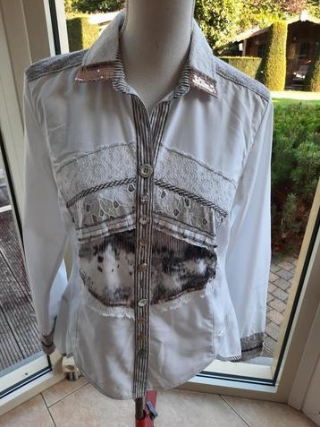 Charmante blouse JUST WHITE - 39/40 beschikbaar voor biedingen