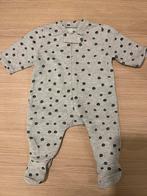 Grijs babypyjamaatje met voetjes – maat 3 maanden (60 cm), Ophalen of Verzenden, Zo goed als nieuw, Pakje