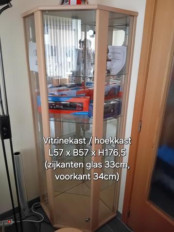 Hoekvitrinekast met verlichting, beuk, H176,5 cm beschikbaar voor biedingen