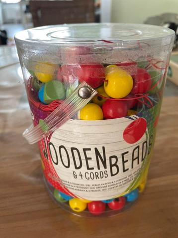 Houten kralen beschikbaar voor biedingen
