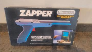Nintendo NES Zapper gris dans sa boîte, Enlèvement ou Envoi, Comme neuf