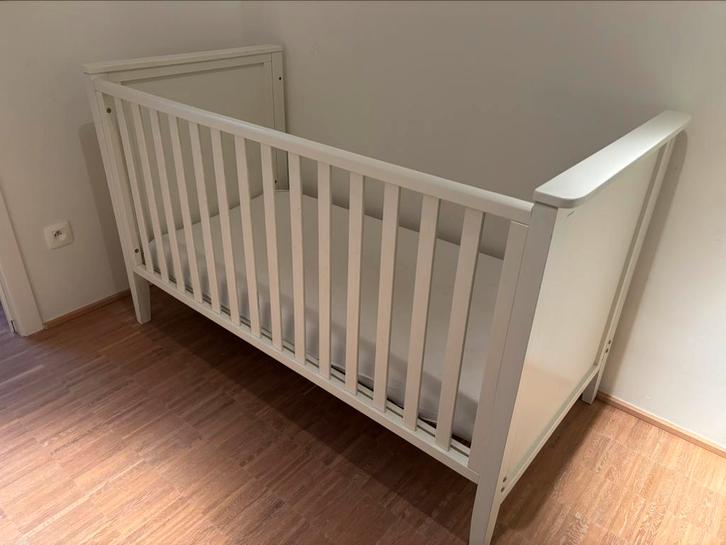 Meegroei kamer Troll baby/peuter bed+commode  + kleerkast, Enfants & Bébés, Chambre d'enfant | Chambres d'enfant complètes, Utilisé