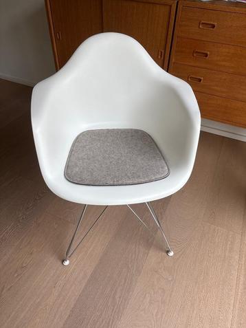 Vitra DAR kuipstoel  beschikbaar voor biedingen