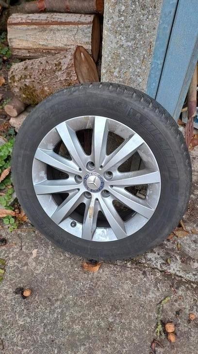 4 Pneus d'hiver sur jantes Mercedes A180, Auto-onderdelen, Banden en Velgen, Band(en), Gebruikt, Ophalen