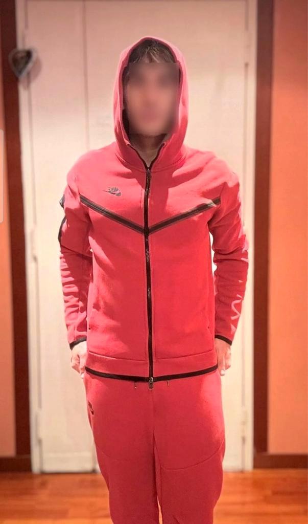 Nike Tech Fleece – Origineel Product "Black!", Kleding | Heren, Heren-kledingpakketten, Ophalen of Verzenden