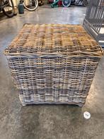 Twee rotan poefs 40 op 40 cm, Huis en Inrichting, Ophalen, Zo goed als nieuw