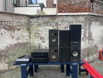 HiFi set ( 2x Versterker 6x speakers, 1x platenspeler) disponible aux enchères