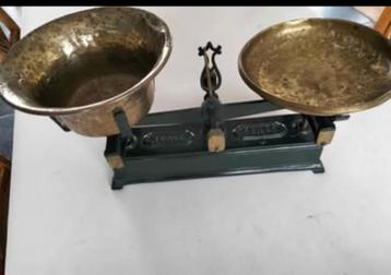 Oude schaal, 2 bakjes beschikbaar voor biedingen