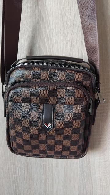 Petit sac bandoulière beschikbaar voor biedingen