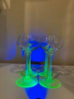Art deco uranium glas likeur glaasjes (set 4), Antiek en Kunst, Ophalen of Verzenden