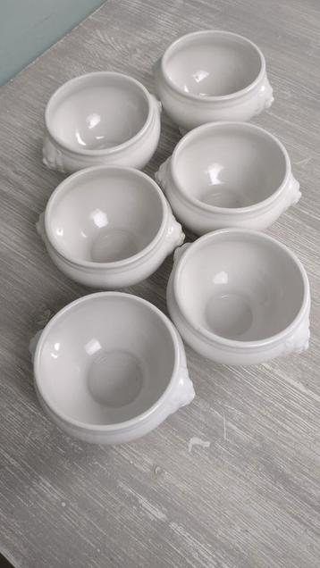 6 soeptassen met leeuwekop, wit porselein. In perfecte staat beschikbaar voor biedingen