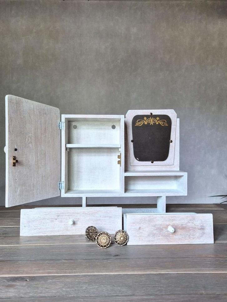 Vintage geceruseerd kammenkastje., Huis en Inrichting, Badkamer | Badkamermeubels, Gebruikt, Spiegelkast, Minder dan 100 cm, Minder dan 50 cm