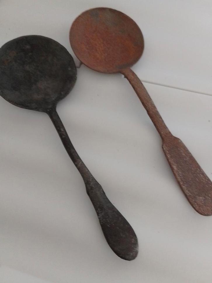 Bodemvondsten, 2 antieke paplepels, Antiek en Kunst, Antiek | Bestek, Ophalen of Verzenden