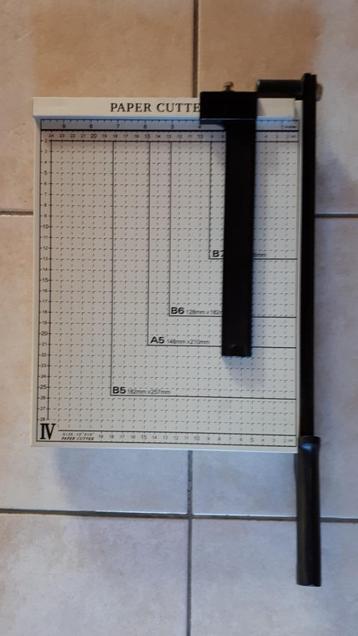 Snijmachine voor papier beschikbaar voor biedingen