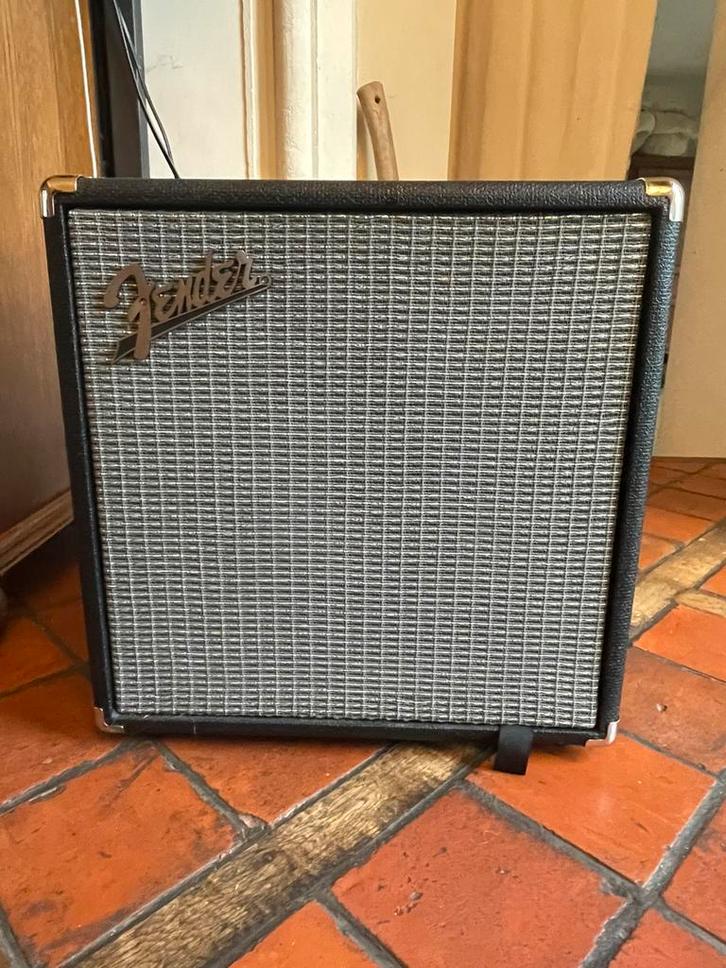 Fender Rumble 25 ampli basse, Muziek en Instrumenten, Versterkers | Bas en Gitaar, Zo goed als nieuw, Ophalen