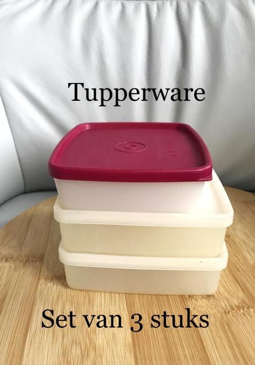 Tupperware set van 3 vierkante doosjes met deksel, Maison & Meubles, Cuisine| Tupperware, Comme neuf, Autres types, Blanc, Rouge