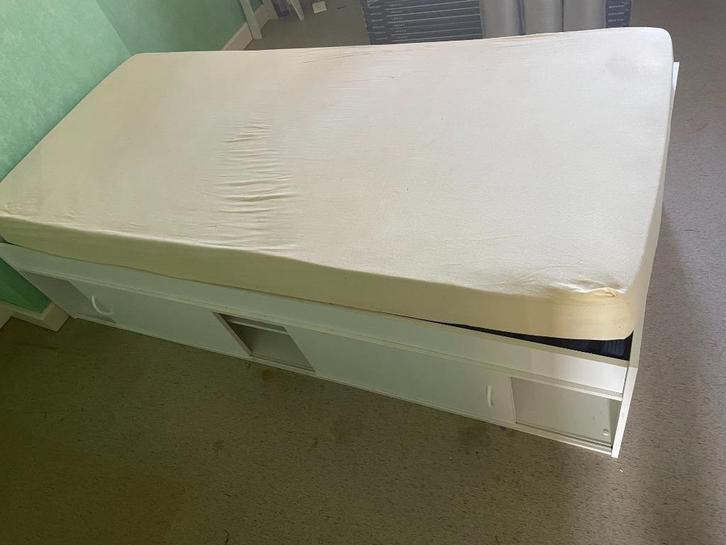 Kinderkamer bed , hoofdeinde / lattenbodem / 2 kasten / baby, Huis en Inrichting, Slaapkamer | Bedden, Zo goed als nieuw, Eenpersoons