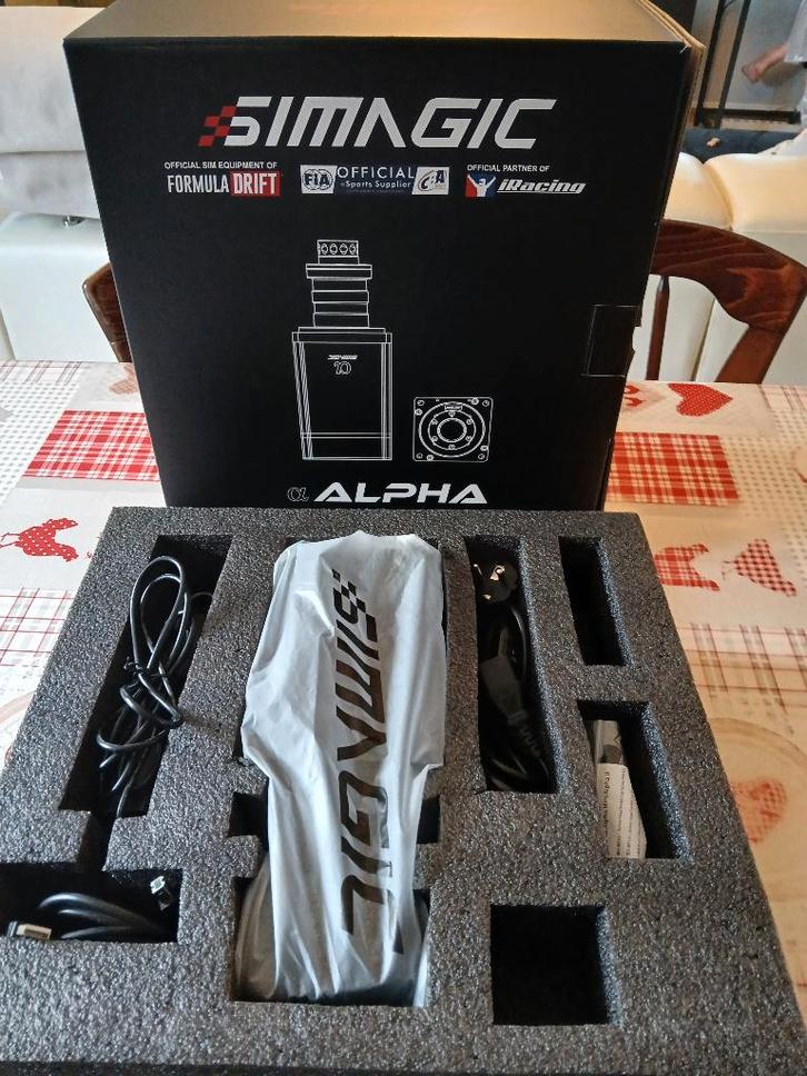 Simagic Alpha 15 nm direct drive + support bureau., Computers en Software, Joysticks, Zo goed als nieuw, Ophalen of Verzenden