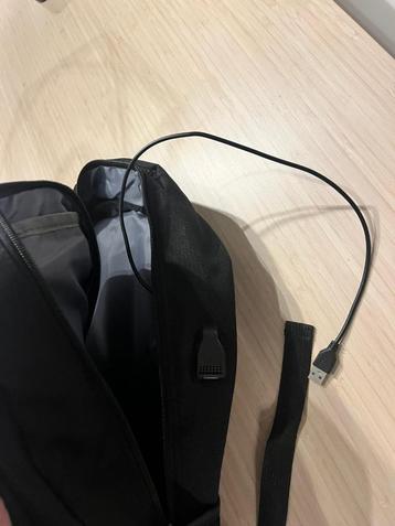 Zwart Rugzak met USB kabel NIEUW beschikbaar voor biedingen