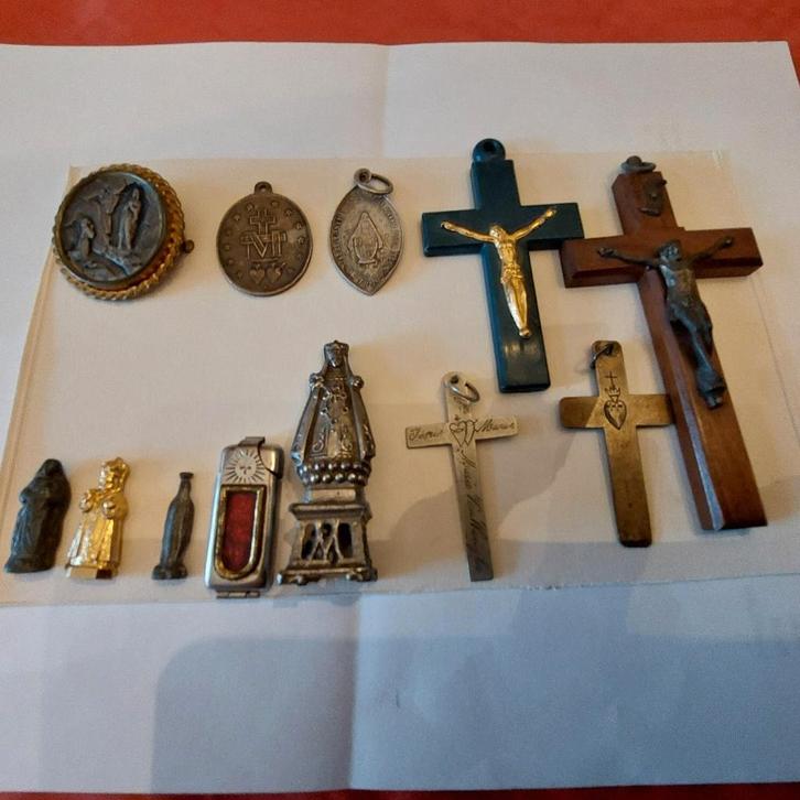 pétoncles /pendentifs religieux/médailles anciennes, Antiquités & Art, Antiquités | Objets religieux, Enlèvement