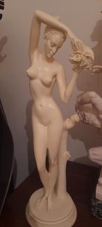 Belle beauté nue prenant son bain 45 cm de haut, Enlèvement