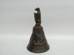 Bronzen bel met een beer als handgreep, Ophalen