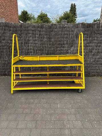 Roltrap, plateau, werkplatform 75x180cm beschikbaar voor biedingen