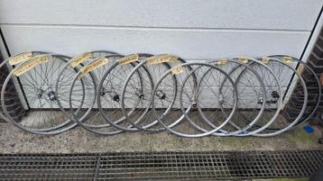28" fiets wielset voorwiel achterwiel zijn in perfecte staat beschikbaar voor biedingen