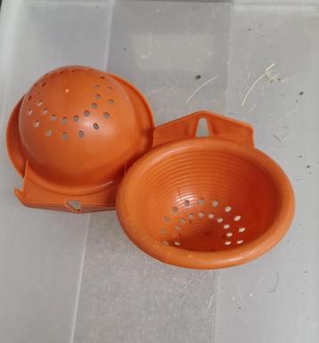 Kunststoffen nestmandjes beschikbaar voor biedingen