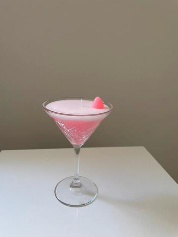 Roze cocktail kaars beschikbaar voor biedingen
