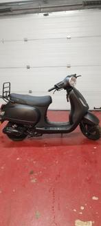 Scooter La Souris 4T, 2024 , 45km/h
7000km,, Enlèvement, Comme neuf