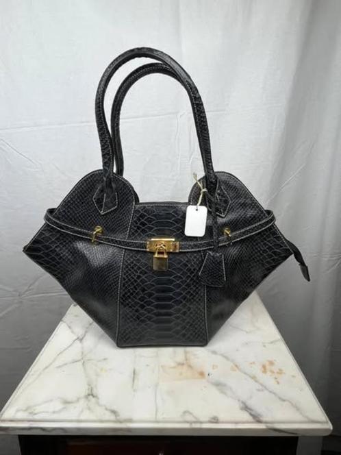 Stoere én schattige hartvormige tas van leer, Handtassen en Accessoires, Tassen | Damestassen, Gebruikt, Handtas, Zwart, Ophalen