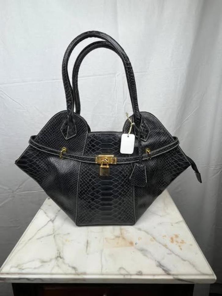 Stoere én schattige hartvormige tas van leer, Handtassen en Accessoires, Tassen | Damestassen, Gebruikt, Handtas, Zwart, Ophalen