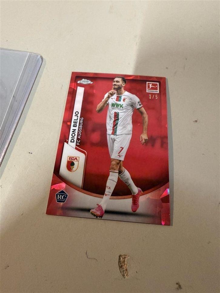 Voetbal plaatje - 2023-24 Topps Dion Beljo 3 Rookie Red /5 -, Verzamelen, Sportartikelen en Voetbal, Zo goed als nieuw, Ophalen of Verzenden