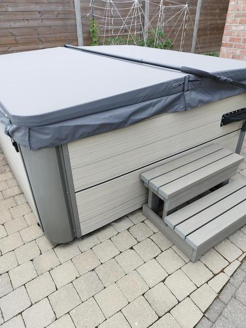 Hotspring Spa - 6 personen, Tuin en Terras, Bubbelbaden en Hottubs, Zo goed als nieuw, Vast, Afdekzeil, Filter, Pomp, Trap, Ophalen