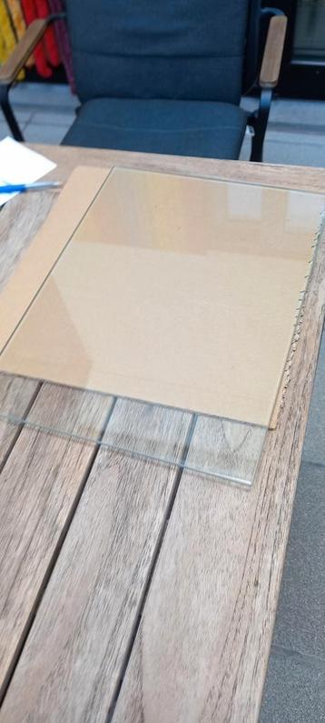 Legboordjes in glas beschikbaar voor biedingen