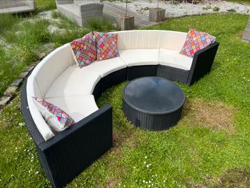 Halve maan lounge set in zeer goede staat beschikbaar voor biedingen
