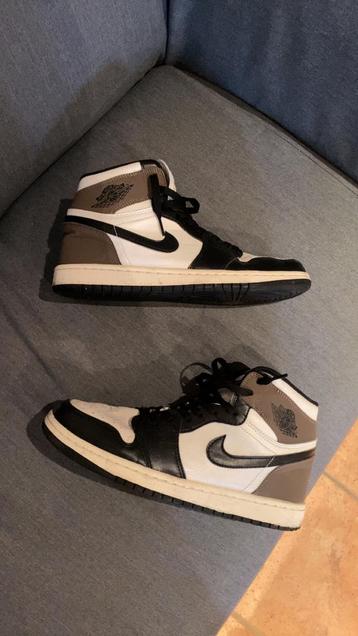Jordan 1 moka high 45, Enlèvement ou Envoi, Brun, Porté, Jordan