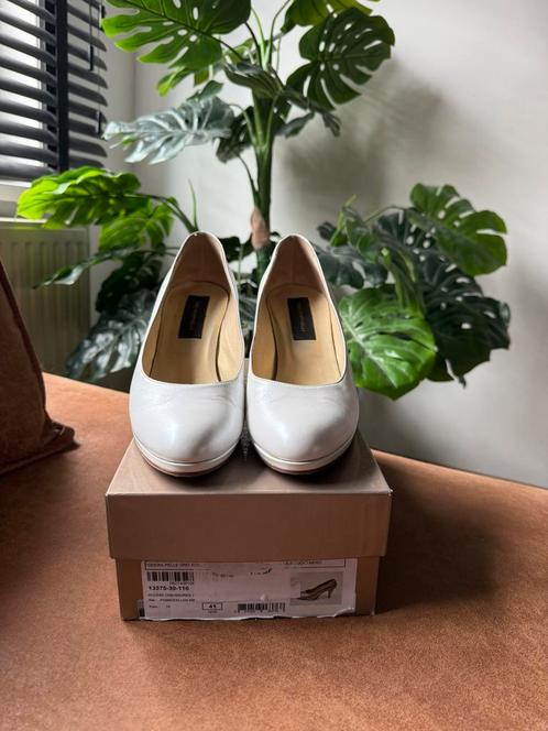 pumps van Linea Raffaelli maat 41, Kleding | Dames, Trouwkleding en Trouwaccessoires, Gedragen, Schoenen, Wit, Ophalen of Verzenden