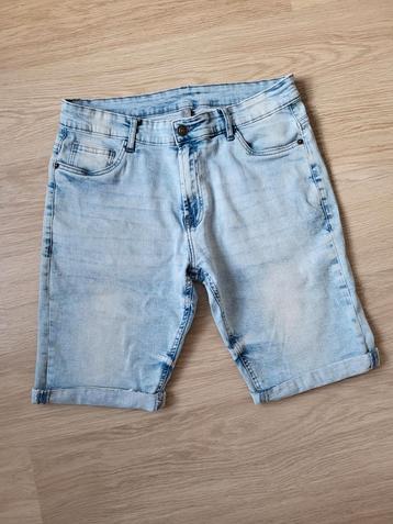 Licht blauwe jeans short (maat M)